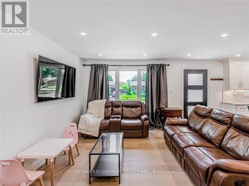 622 Braemore Road, Burlington (Roseland), ON - Indoor Photo Showing Living Room