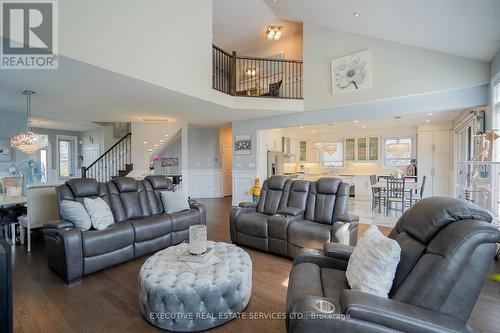 17 Ritchie Drive, East Luther Grand Valley, ON - Indoor Photo Showing Living Room