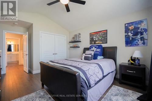 17 Ritchie Drive, East Luther Grand Valley, ON - Indoor Photo Showing Bedroom