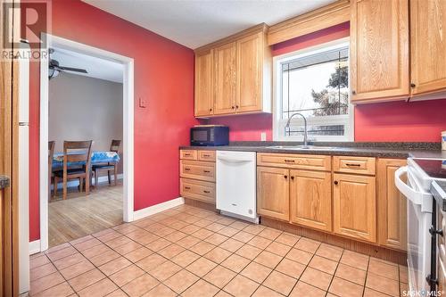 830 20Th Street W, Prince Albert, SK - Indoor Photo Showing Kitchen