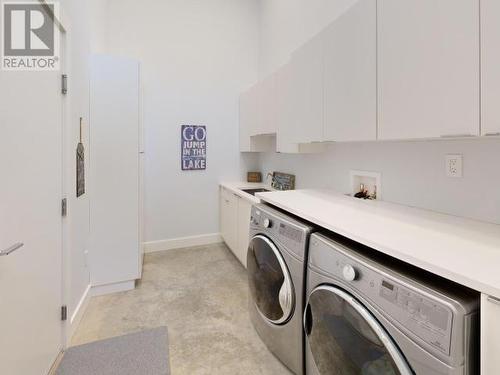 7900 Butler Road, Powell River, BC - Indoor Photo Showing Laundry Room