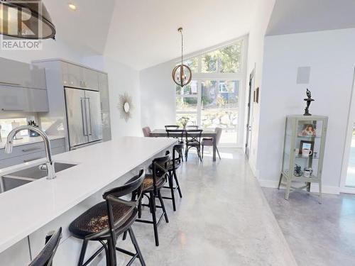 7900 Butler Road, Powell River, BC - Indoor Photo Showing Kitchen With Double Sink With Upgraded Kitchen