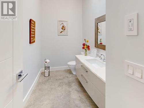 7900 Butler Road, Powell River, BC - Indoor Photo Showing Bathroom