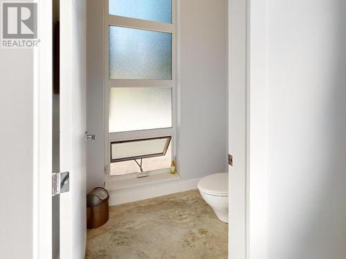 7900 Butler Road, Powell River, BC - Indoor Photo Showing Bathroom