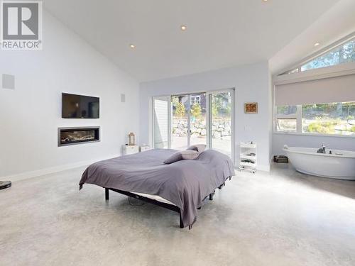 7900 Butler Road, Powell River, BC - Indoor Photo Showing Bedroom