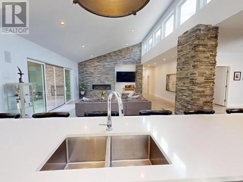 7900 Butler Road, Powell River, BC - Indoor Photo Showing Kitchen With Double Sink