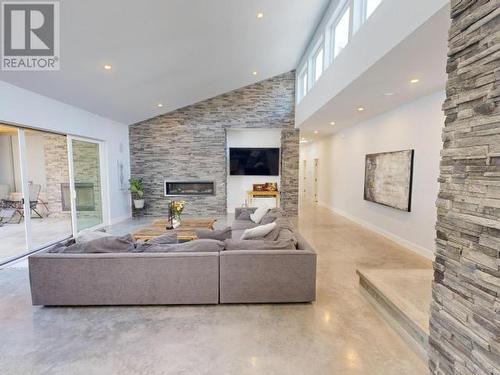 7900 Butler Road, Powell River, BC - Indoor Photo Showing Living Room With Fireplace