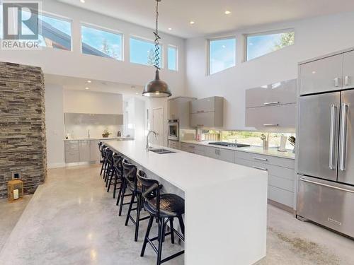 7900 Butler Road, Powell River, BC - Indoor Photo Showing Kitchen With Stainless Steel Kitchen With Double Sink With Upgraded Kitchen