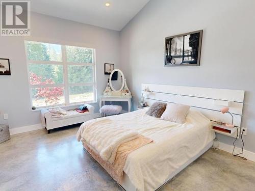 7900 Butler Road, Powell River, BC - Indoor Photo Showing Bedroom