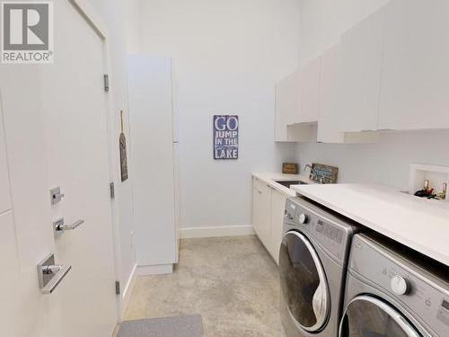 7900 Butler Road, Powell River, BC - Indoor Photo Showing Laundry Room