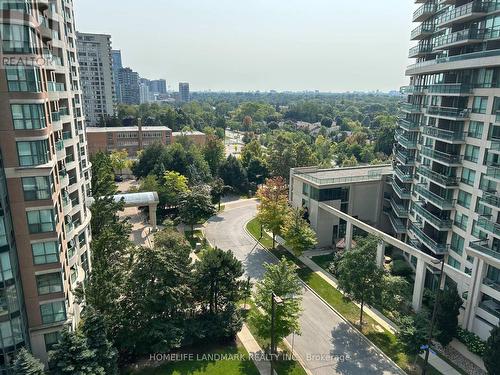 1005 - 7 Lorraine Drive, Toronto, ON - Outdoor