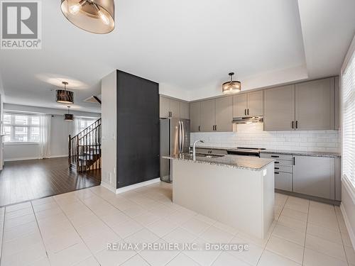 14 Westbury Way, Whitby, ON - Indoor Photo Showing Kitchen