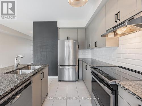 14 Westbury Way, Whitby, ON - Indoor Photo Showing Kitchen With Double Sink With Upgraded Kitchen