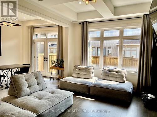 15 Protostar Avenue, Richmond Hill (Observatory), ON - Indoor Photo Showing Living Room