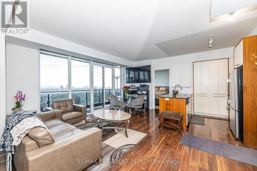 3202 - 5 Valhalla Inn Road, Toronto (Islington-City Centre West), ON - Indoor Photo Showing Living Room