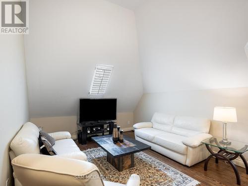 1497 Indian Grove, Mississauga, ON - Indoor Photo Showing Living Room