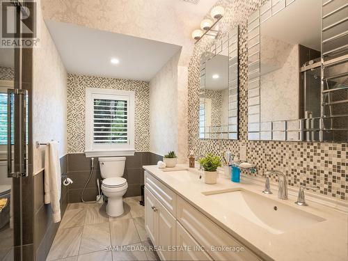 1497 Indian Grove, Mississauga, ON - Indoor Photo Showing Bathroom