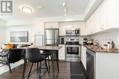 734 - 3091 Dufferin Street, Toronto (Yorkdale-Glen Park), ON - Indoor Photo Showing Kitchen With Upgraded Kitchen