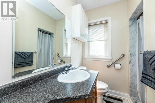 5 Mayall Avenue, Toronto (Downsview-Roding-Cfb), ON - Indoor Photo Showing Bathroom