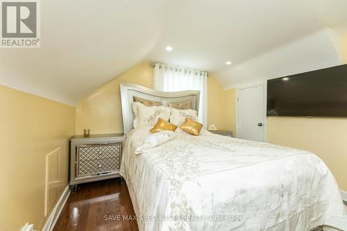 5 Mayall Avenue, Toronto (Downsview-Roding-Cfb), ON - Indoor Photo Showing Bedroom