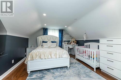 5 Mayall Avenue, Toronto (Downsview-Roding-Cfb), ON - Indoor Photo Showing Bedroom