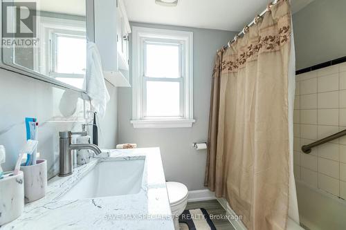 5 Mayall Avenue, Toronto (Downsview-Roding-Cfb), ON - Indoor Photo Showing Bathroom