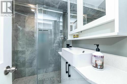 5 Mayall Avenue, Toronto (Downsview-Roding-Cfb), ON - Indoor Photo Showing Bathroom