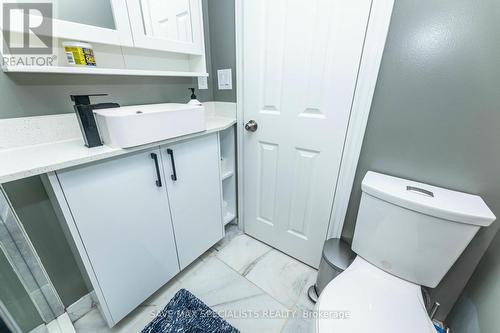 5 Mayall Avenue, Toronto (Downsview-Roding-Cfb), ON - Indoor Photo Showing Bathroom