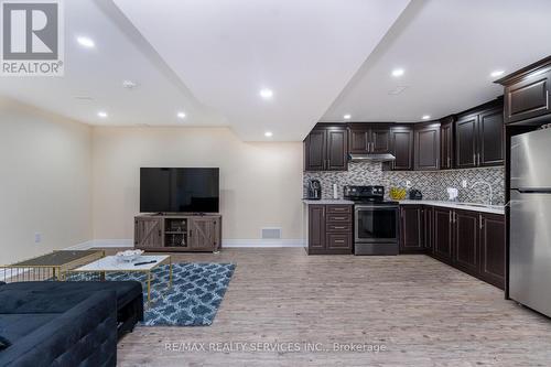 43 Fann Drive, Brampton, ON - Indoor Photo Showing Kitchen With Upgraded Kitchen