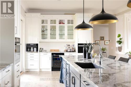 32 Breckenridge Boulevard, St. Catharines, ON - Indoor Photo Showing Kitchen With Upgraded Kitchen