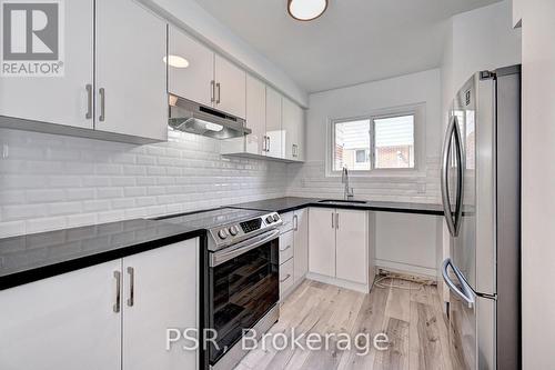 E - 524 Sunnydale Place, Waterloo, ON - Indoor Photo Showing Kitchen With Stainless Steel Kitchen With Upgraded Kitchen