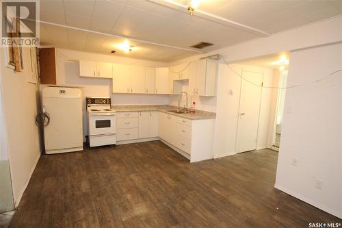 991 108Th Street, North Battleford, SK - Indoor Photo Showing Kitchen