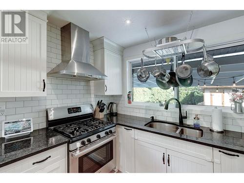 1397 Braemar Street, Kelowna, BC - Indoor Photo Showing Kitchen With Double Sink With Upgraded Kitchen