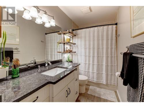 1397 Braemar Street, Kelowna, BC - Indoor Photo Showing Bathroom