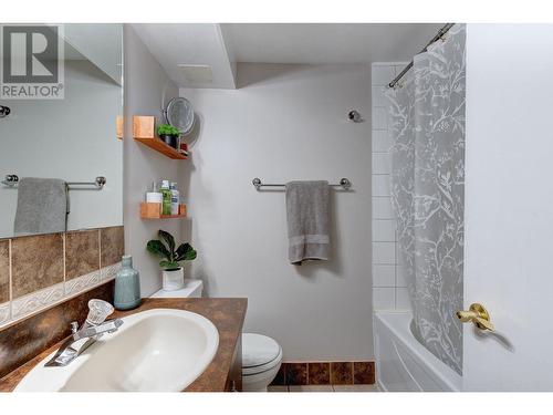 1397 Braemar Street, Kelowna, BC - Indoor Photo Showing Bathroom