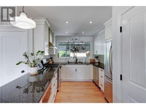 1397 Braemar Street, Kelowna, BC - Indoor Photo Showing Kitchen With Double Sink With Upgraded Kitchen