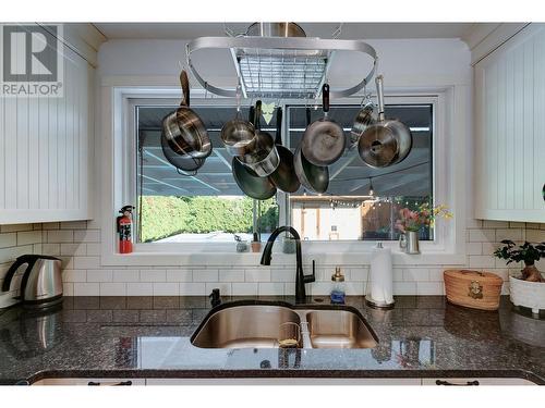 1397 Braemar Street, Kelowna, BC - Indoor Photo Showing Kitchen With Double Sink