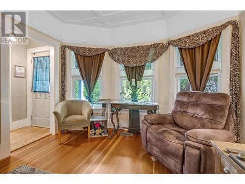 13232 Kelly Avenue, Summerland, BC - Indoor Photo Showing Living Room