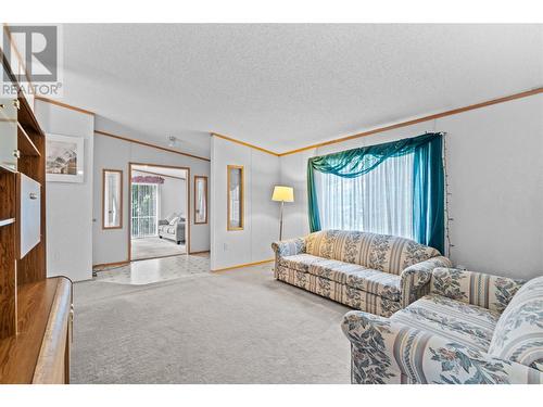 2279 Squilax-Anglemont Road, Lee Creek, BC - Indoor Photo Showing Living Room