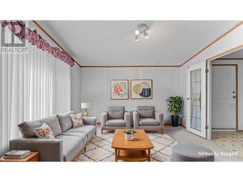 2279 Squilax-Anglemont Road, Lee Creek, BC - Indoor Photo Showing Living Room