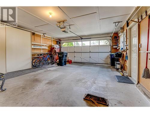 1220 25 Avenue Unit# 25, Vernon, BC - Indoor Photo Showing Garage