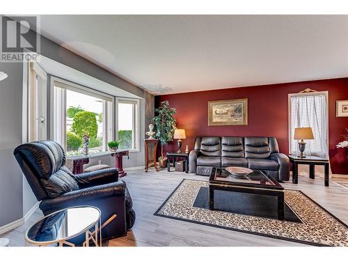 1220 25 Avenue Unit# 25, Vernon, BC - Indoor Photo Showing Living Room