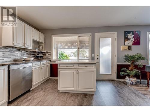 1220 25 Avenue Unit# 25, Vernon, BC - Indoor Photo Showing Kitchen