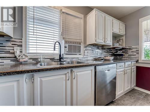 1220 25 Avenue Unit# 25, Vernon, BC - Indoor Photo Showing Kitchen With Double Sink