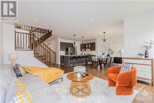 600 Triangle Street, Ottawa, ON - Indoor Photo Showing Living Room