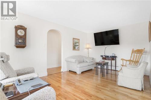 230 Hampden Street, Hawkesbury, ON - Indoor Photo Showing Living Room