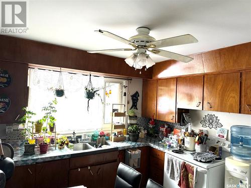 470-472 Froom Crescent, Regina, SK - Indoor Photo Showing Kitchen With Double Sink