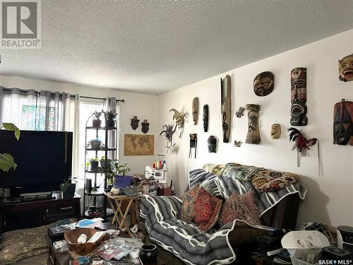 470-472 Froom Crescent, Regina, SK - Indoor Photo Showing Living Room