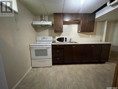 63 Yarnton Crescent, Regina, SK - Indoor Photo Showing Kitchen