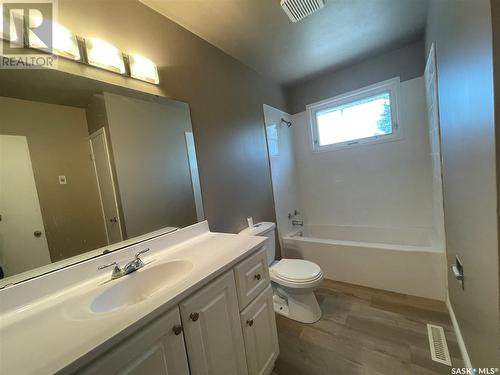 63 Yarnton Crescent, Regina, SK - Indoor Photo Showing Bathroom